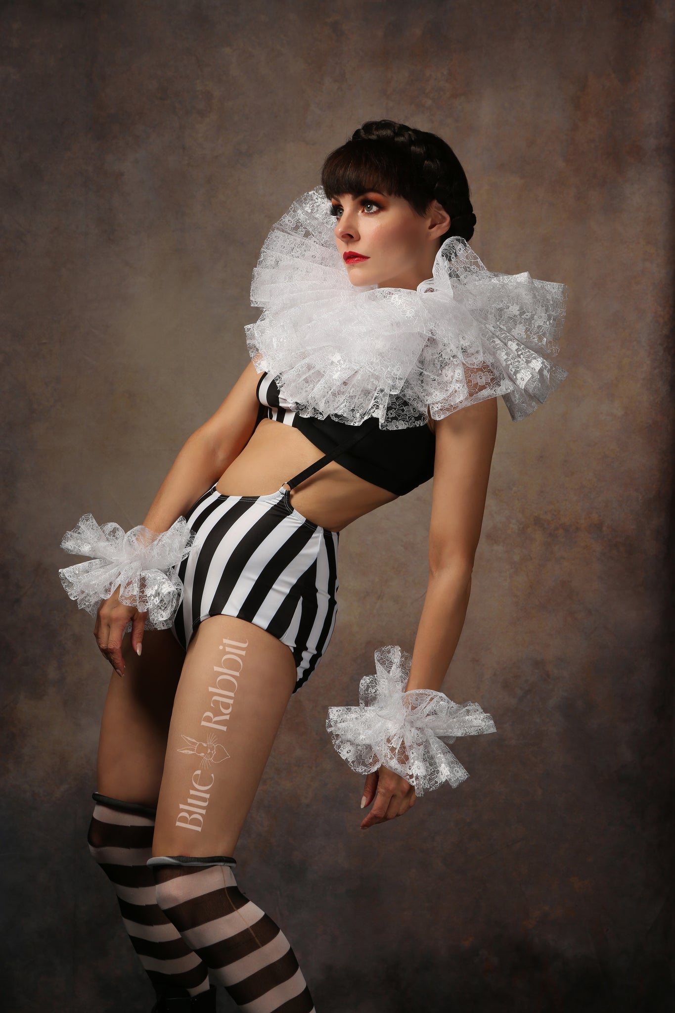 White Lace Neck Ruff / Cuffs Circus Costume – Talulah Blue Costumes
